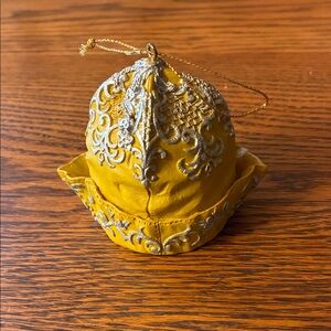 Metropolitan Museum of Art Italian Dressing Cap Ornament